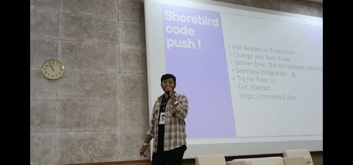 Viren Gajjar presenting a technical session on Shorebird code push for Flutter